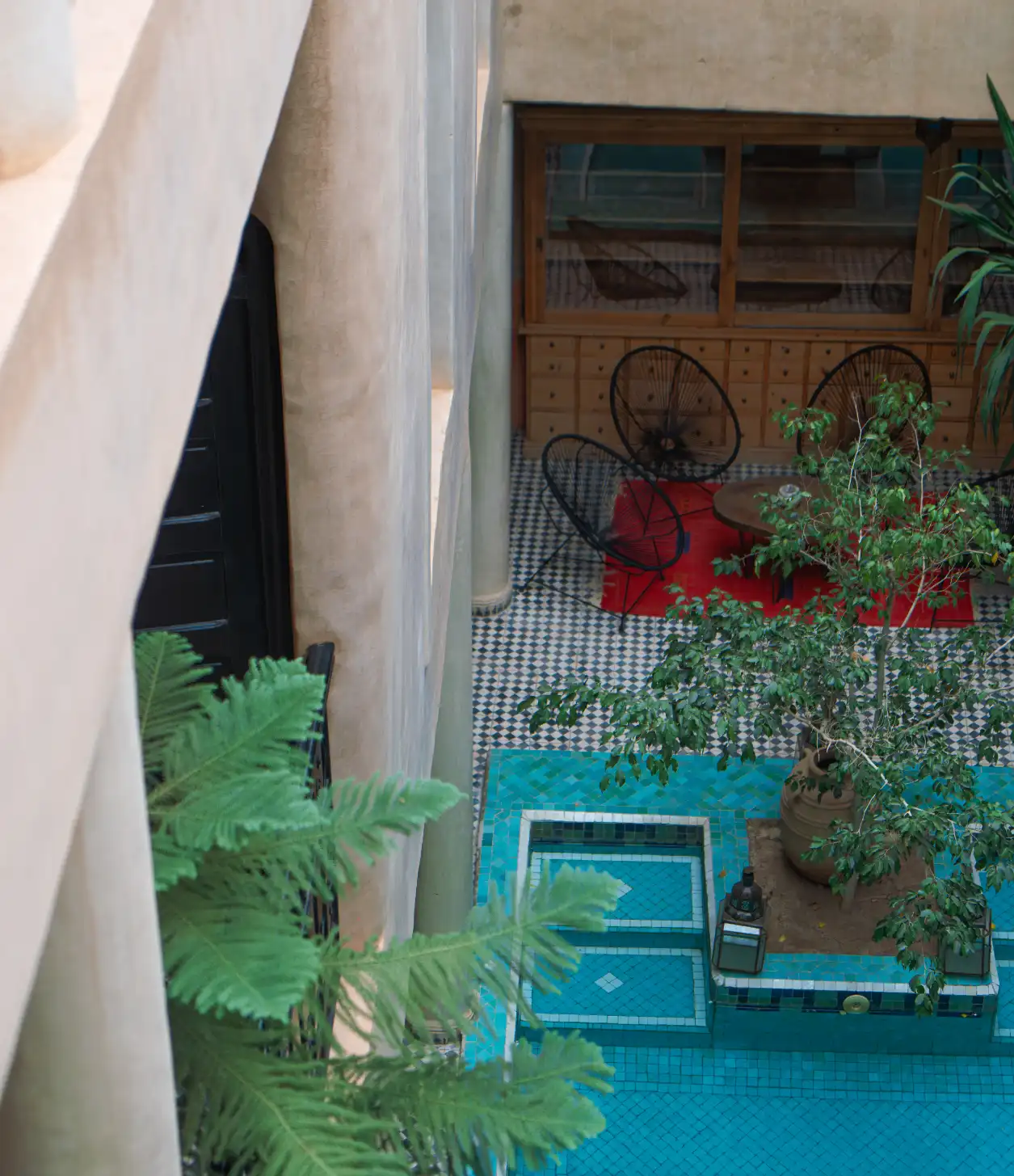 Vue aérienne du Riad Taroudant, avec la piscine au centre du patio